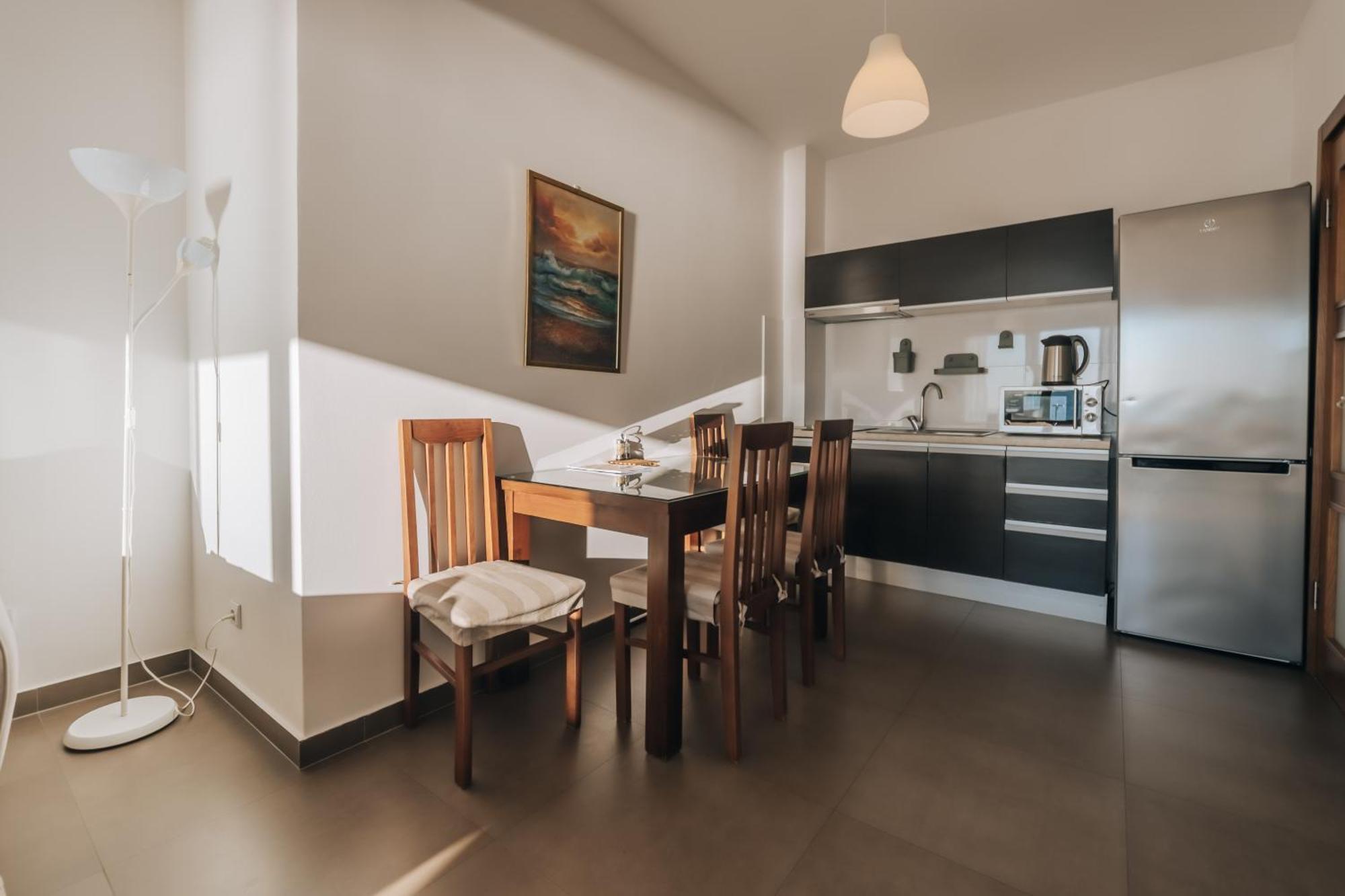 Apartments Kuce Lekovica Beach & Snack Bar- Bistro Habitación foto
